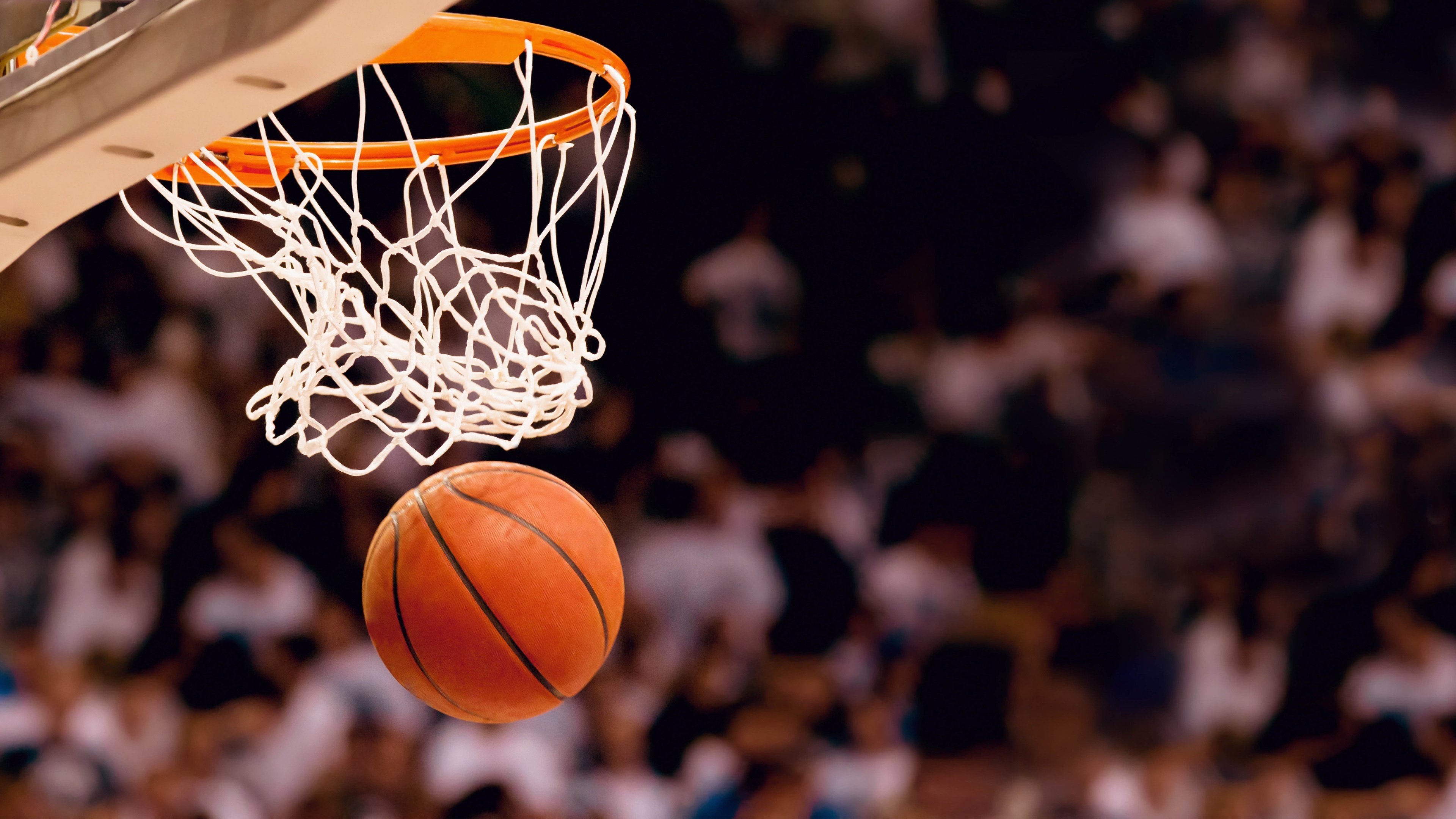 90分钟激战，巴黎远射贴柱，斯图加特队长却在备战NBA？一场跨越体育的荒诞交响